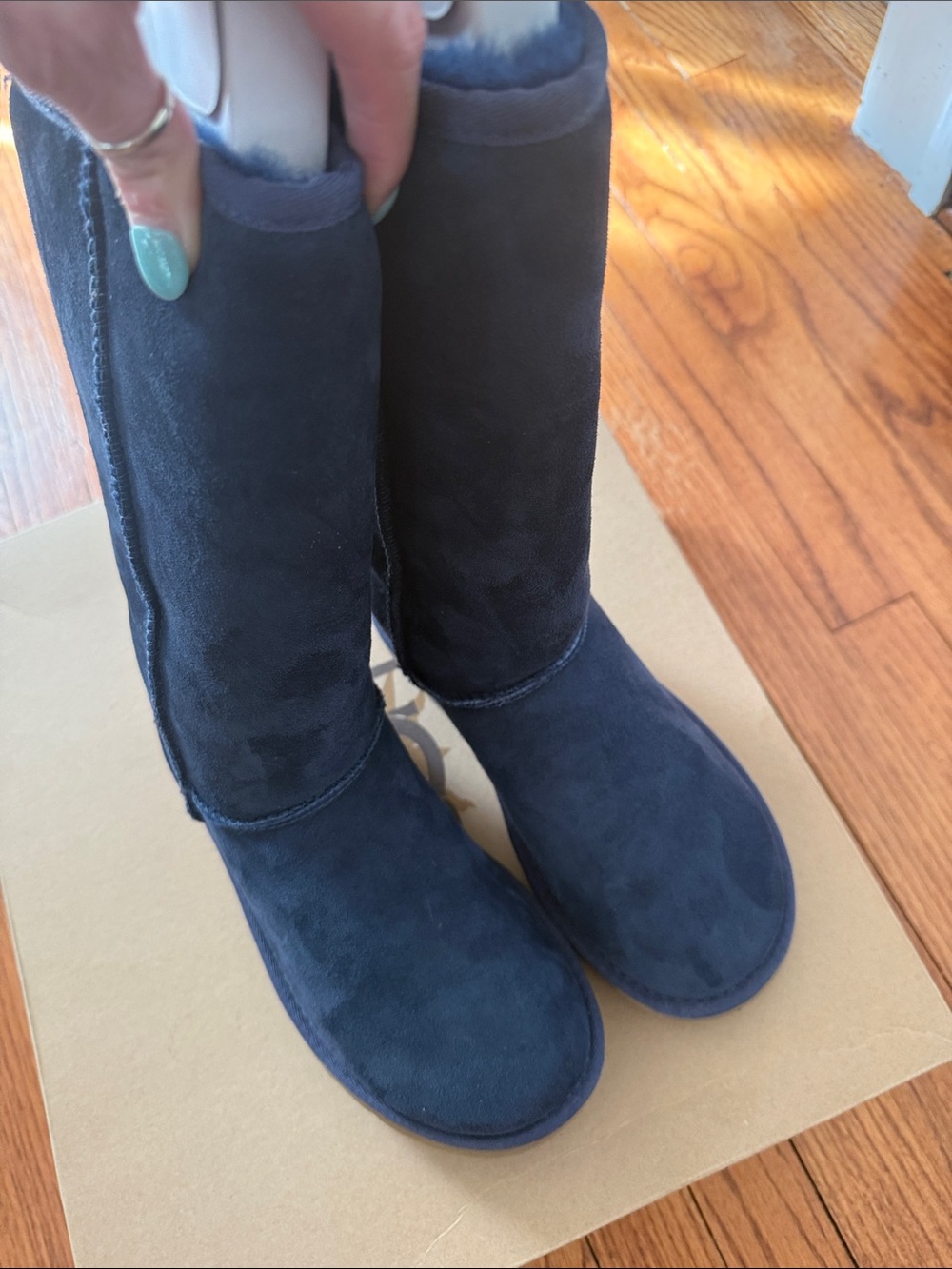 Authentic Uggs Blue size 5 great condition!